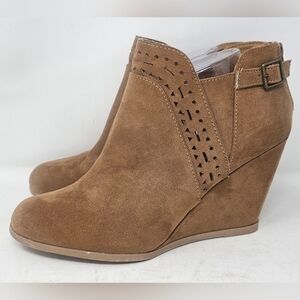 Maurices Women's Daisey Perforated Wedge Ankle Zip Bootie Tan Faux Suede Size 11